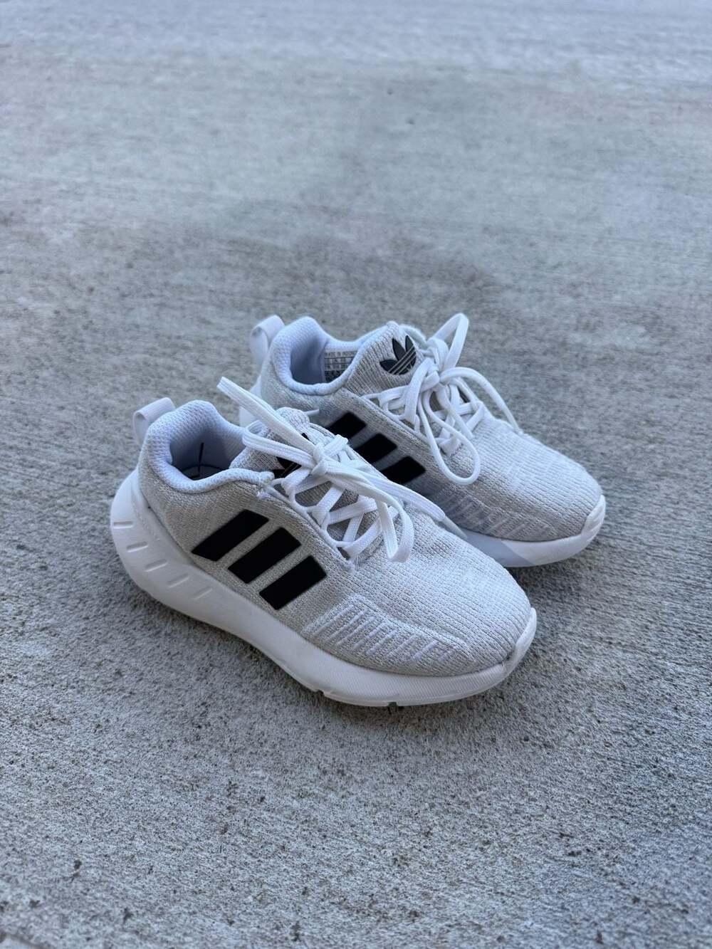 Adidas Swift Run 22 Kids Shoes Size 11K White Black